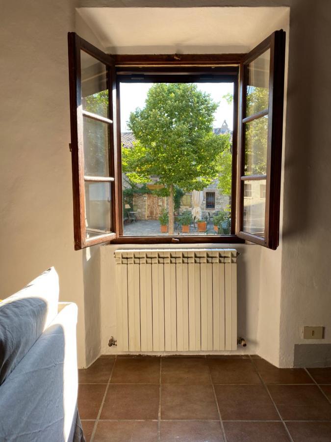 Window To Bagno Vignoni Exterior foto